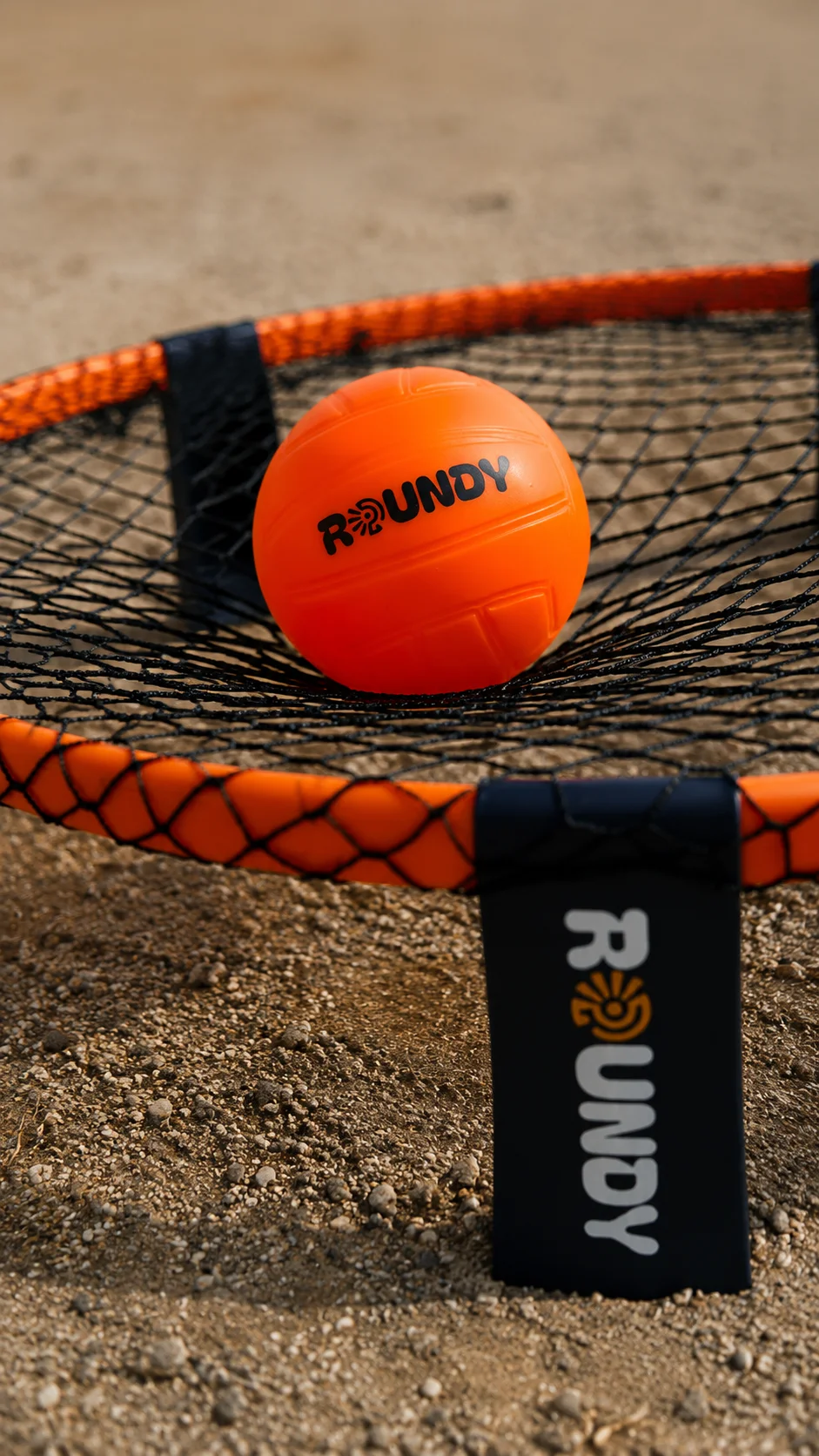 ROUNDY al aire libre con amigos